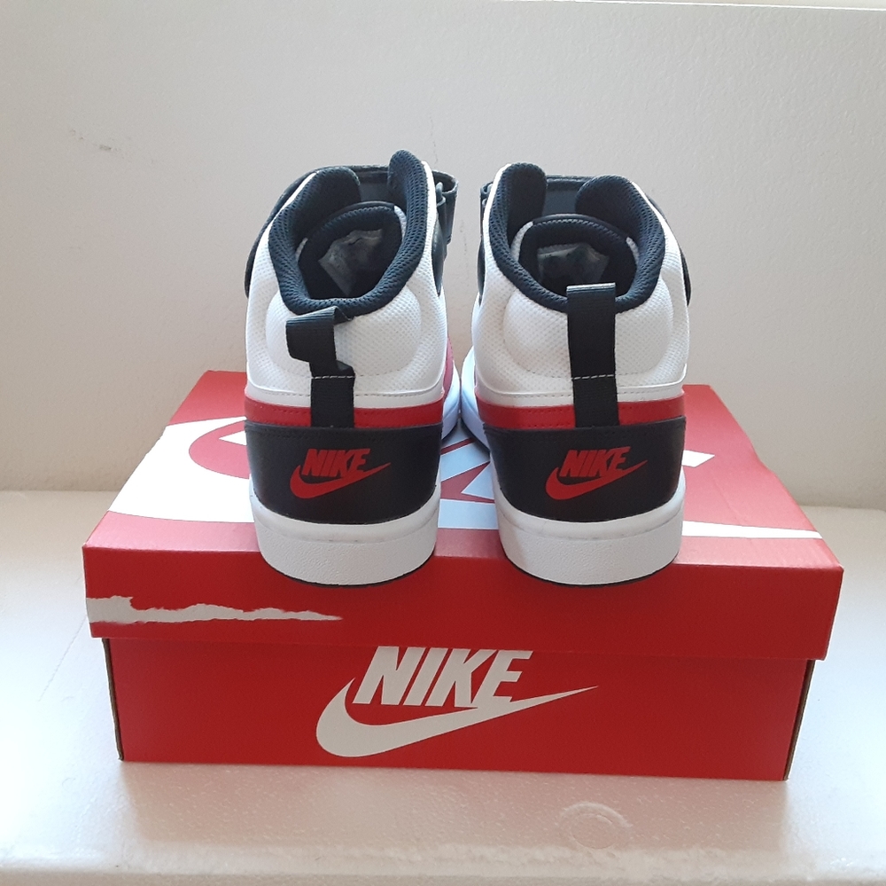 Nike - Picture 3 of 4